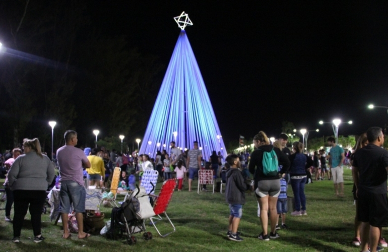 El encendido del gran árbol navideño, la atracción de cierre.