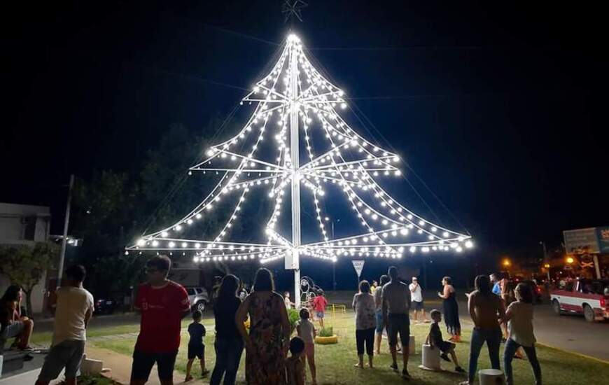 Imagen de Se encendieron las luces de los &aacute;rboles del Bv. Mansueto Maiorano