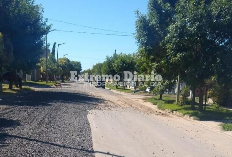 Algunas cuadras quedaron mitad escoria y mitad paviemento