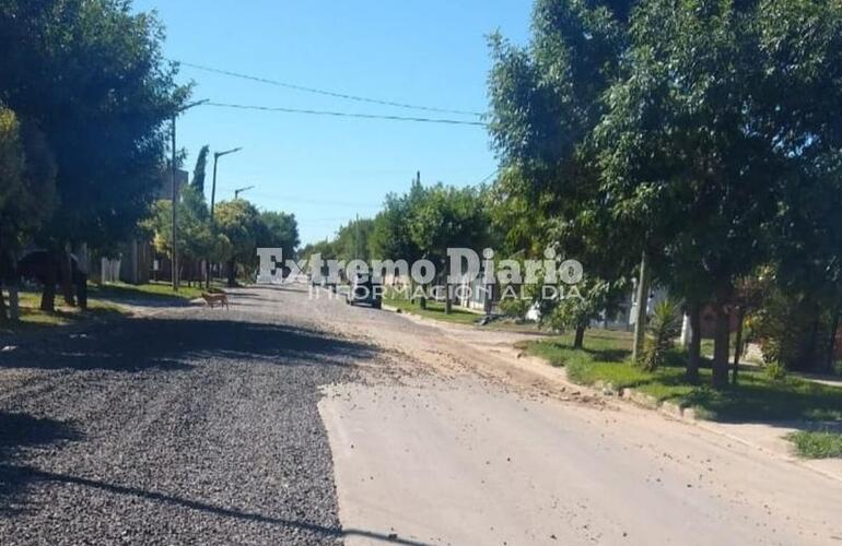 Algunas cuadras quedaron mitad escoria y mitad paviemento