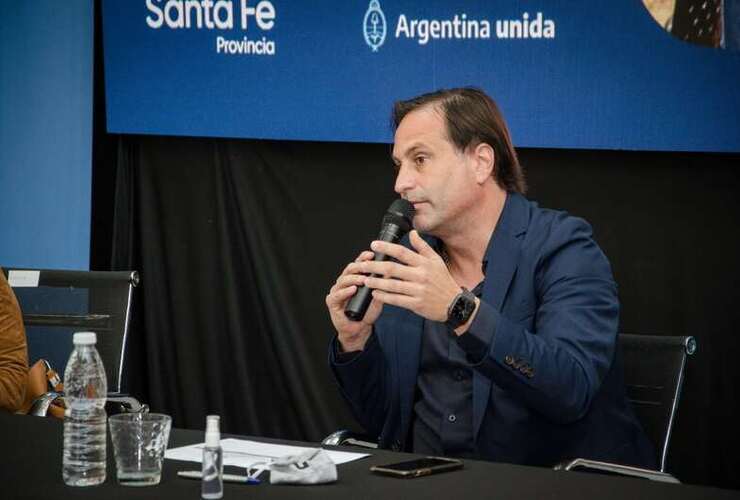 Ferri se expresó: "Lamentamos profundamente la decisión de los legisladores socialistas y de Juntos por el Cambio"