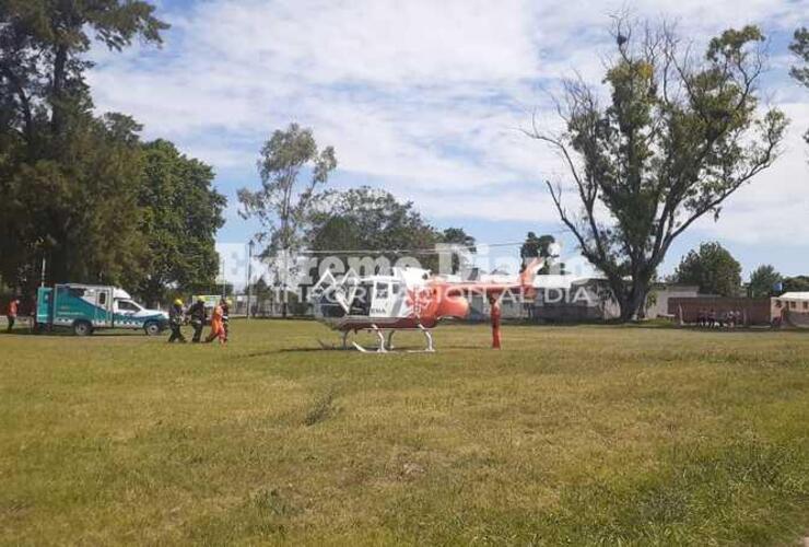 La aeronave descendió esta tarde en el predio del hospital