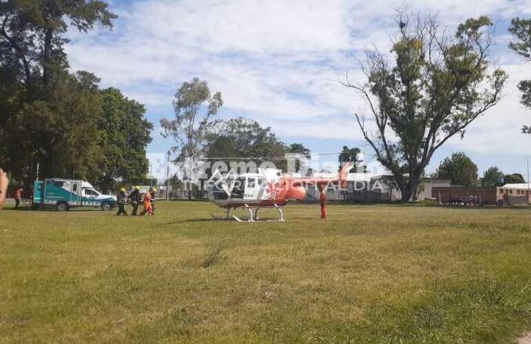 La aeronave descendió esta tarde en el predio del hospital