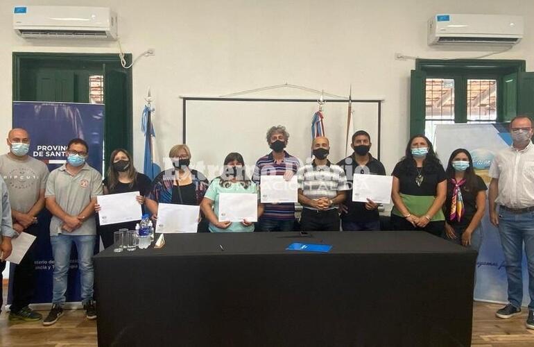 L&oacute;pez encabez&oacute; la entrega de los cr&eacute;ditos