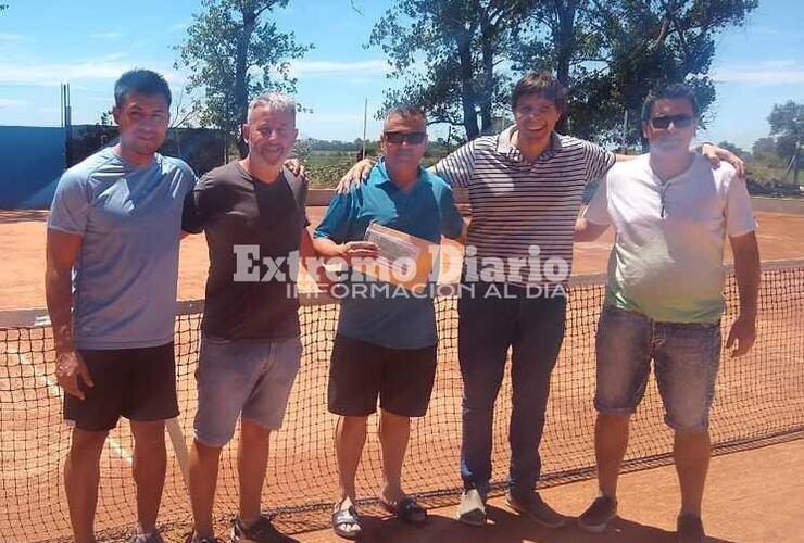 El aporte será destinado a la compra de la red de la nueva cancha de tenis