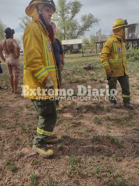 Imagen de Bomberos de Arroyo Seco colabora para combatir el fuego en las islas