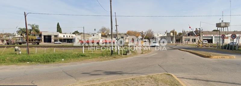 El objeto volaba a metros del paso nivel y fue visto por varios vecinos.