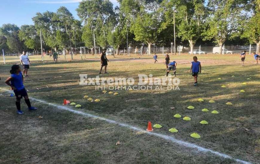 Imagen de Arranc&oacute; la Escuela de F&uacute;tbol en la Asociaci&oacute;n Amigos de la Estaci&oacute;n