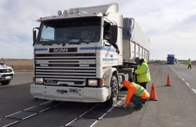 Imagen de Controles de vialidad: multas por más de 90 millones de pesos por exceso de cargas en camiones