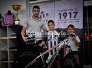 Imagen de Mateo y Tomás completaron el álbum de figuritas del Club Atlético Unión