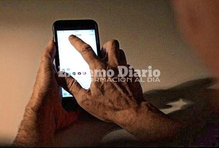 Imagen de Intercambió fotos y videos con una mujer y ahora le piden 50 mil pesos. Hay un comisario involucrado.