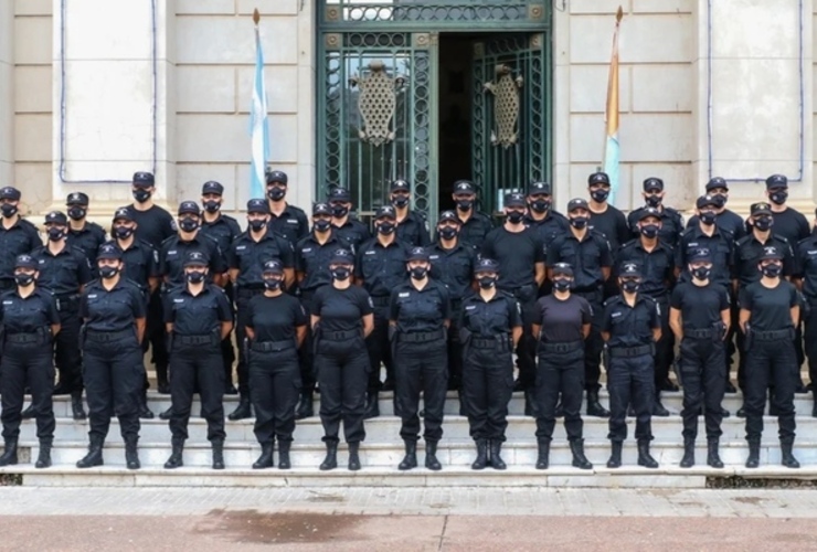 800 policías egresaron del ISP