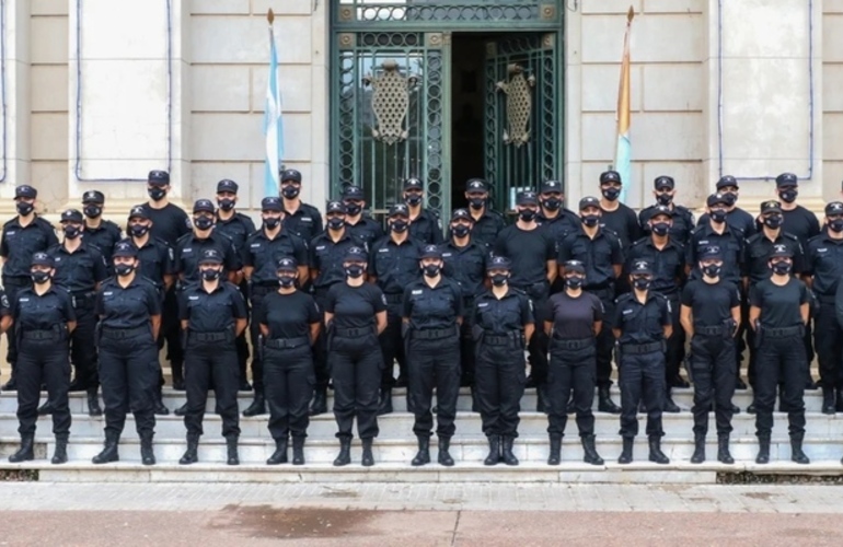 800 policías egresaron del ISP