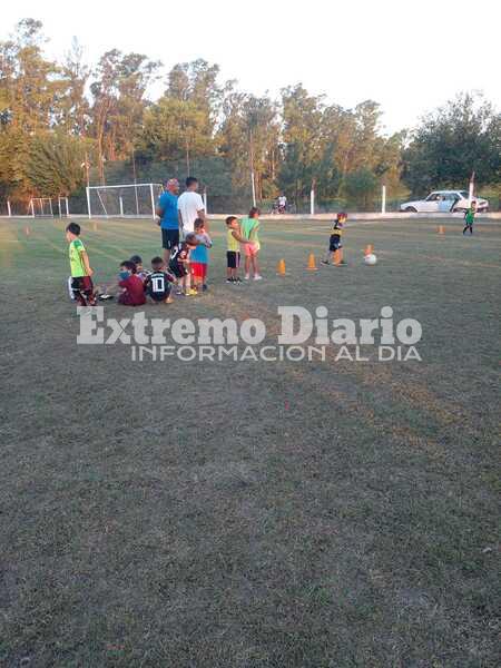 El f&uacute;tbol infantil ya se prepara para comenzar a jugar.