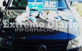 El auto denunciado con los objetos secuestrados en el allanamiento