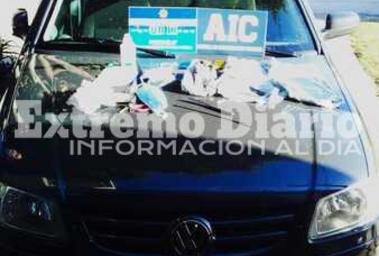 El auto denunciado con los objetos secuestrados en el allanamiento