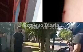 Puerta violentada, menores lastimados y 6 m&oacute;viles frente a la vivienda.