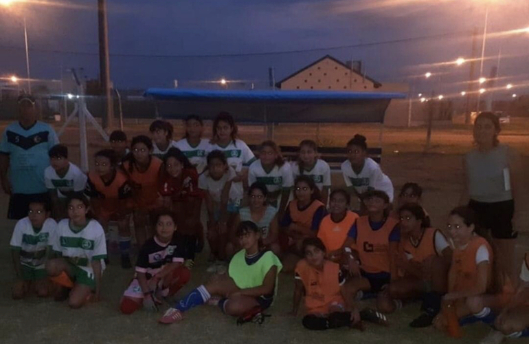 Imagen de Amistosos entre las chicas de la Asoc. Amigos de la Estaci&oacute;n y Libertad de General Lagos.