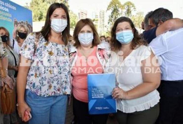 Convenio entre autoridades comunales y la Ministra de Educación