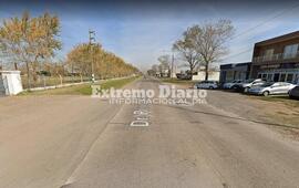 Imagen de Denunciaron que un auto lo choc&oacute; cuando iba en moto a su trabajo y se dio a la fuga
