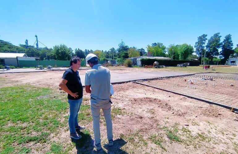 El presidente comunal Esteban Ferri visitó el inicio de obra.