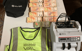 El dinero secuestrado en el peaje de General Lagos a tres ocupantes de una Amarok Azul.