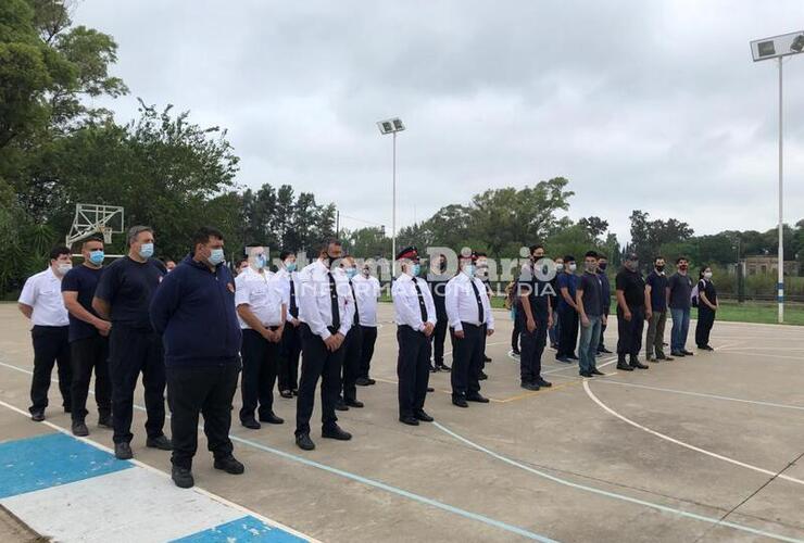 Participan bomberos de toda la región.