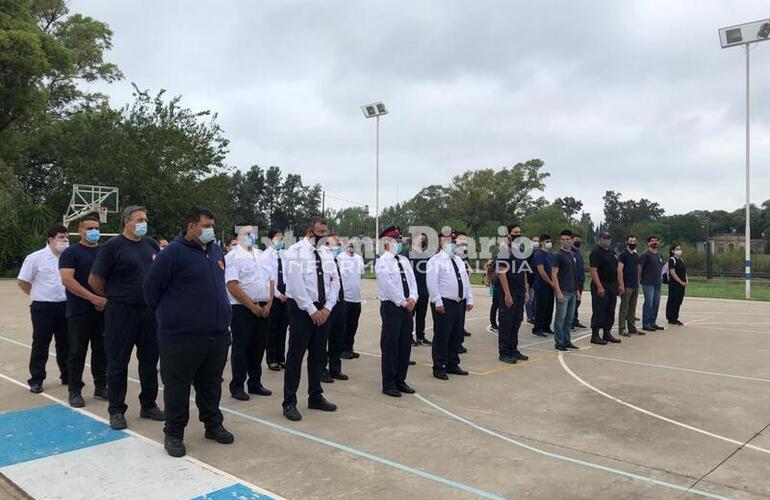 Participan bomberos de toda la región.