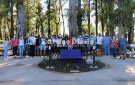 Este espacio adem&aacute;s incorpora un banco violeta alusivo a la fecha.