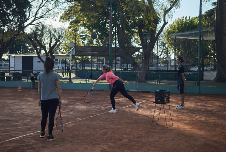 Imagen de El tenis de Unión se prepara con los horarios de entrenamiento de la escuelita.