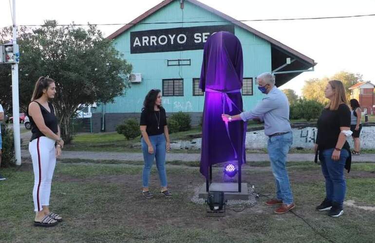 Imagen de Se inauguró el Monumento a las Mujeres que Luchan en el marco del Festival de las Mujeres