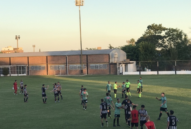 Imagen de Unión venció 3 a 1 a Atlético Empalme. El Campeón debutó con triunfo como local.