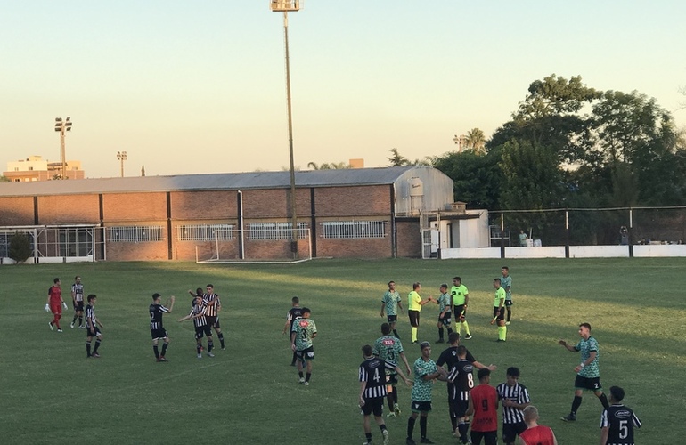 Imagen de Unión venció 3 a 1 a Atlético Empalme. El Campeón debutó con triunfo como local.