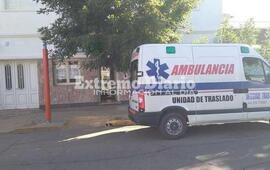 La ambulancia frente a la oficina local en Belgrano al 400