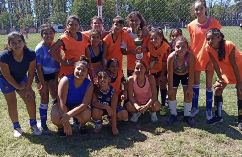 Imagen de El f&uacute;tbol femenino infantil y juvenil de Libertad, disput&oacute; jornada amistosa con equipos zonales.