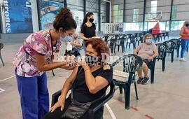 Imagen de Se suspendi&oacute; la vacunaci&oacute;n doble viral al aire libre y se traslad&oacute; al Hospital Samco N&deg;50 y al Centro de Salud Ram&oacute;n Carrillo