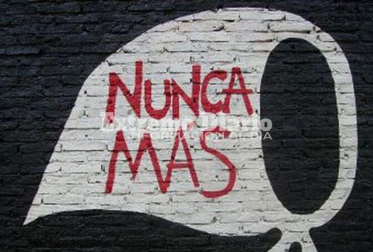 Imagen de Intervenci&oacute;n art&iacute;stica y vigilia por el D&iacute;a de la Memoria por la Verdad y la Justicia en la plaza 9 de julio