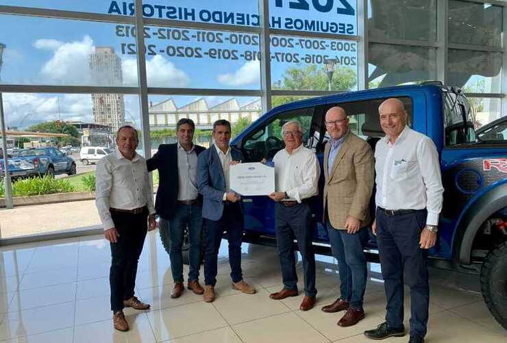 Imagen de El Presidente de Ford Argentina y CEO de Ford Latinoamérica visitaron Giorgi Automotores