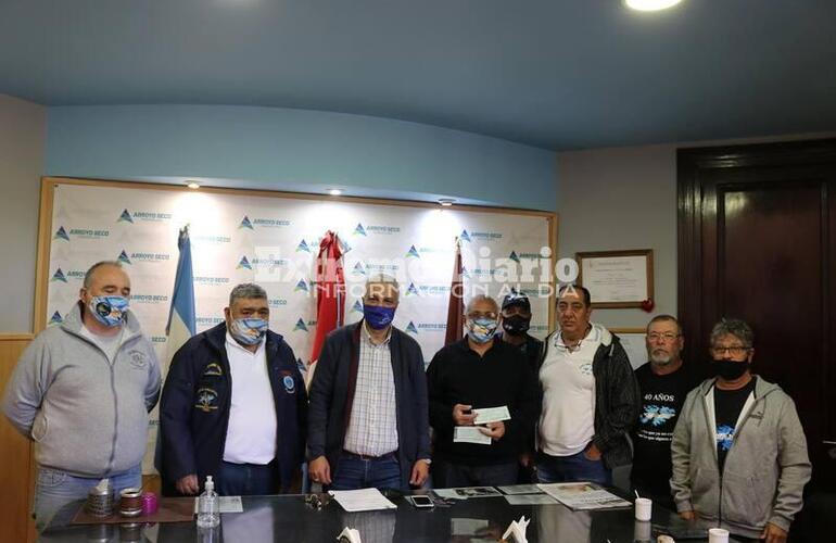 Imagen de La Municipalidad entregó un subsidio a los veteranos de Malvinas de Arroyo Seco