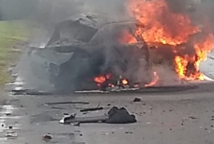 El auto que se despistó terminó incenciado. (laopinionsemanario.com)