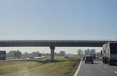 Imagen de El hijo del dueño de Worms y dos amigos fueron asaltados en autopista Rosario - Córdoba