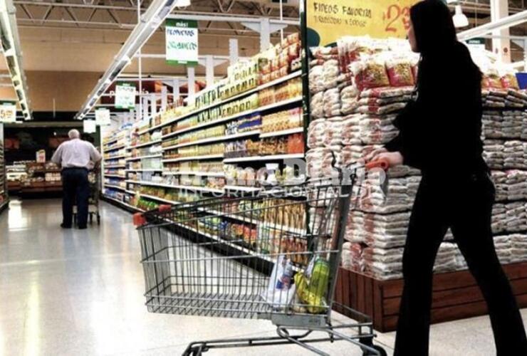 Imagen de El Gobierno, la CGT y la UIA acordaron adelantar paritarias y poner en marcha una canasta alimentaria con más de 50 productos