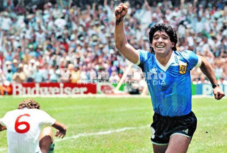 Imagen de Piden que Santi Maratea haga una colecta para comprar la camiseta que Maradona usó en el 86