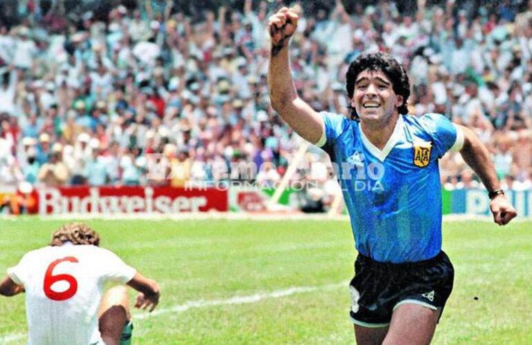 Imagen de Piden que Santi Maratea haga una colecta para comprar la camiseta que Maradona usó en el 86