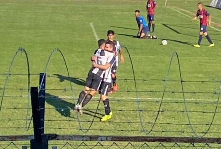 Imagen de El Panza goleó 5 a 0 a San Lorenzo por la Fecha 5 de la Liga Regional del Sud