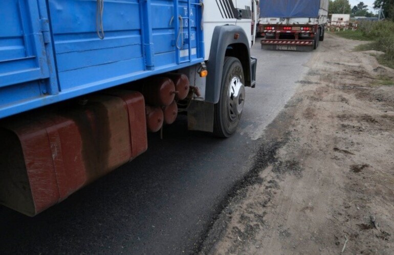 Los transportistas también protestan por la inseguridad en las inmediaciones portuarias. (Alan Monzón/Rosario3)