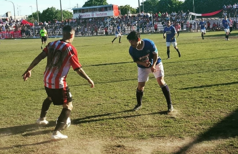 Foto archivo: El "Picante" visita a la "Academia" en uno de los grandes partidos de la 6°.