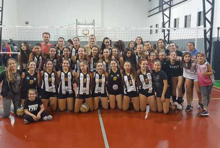 Imagen de Unión organizó la Copa Ciudad de Arroyo Seco de Voley en Sub-14 y Sub-18