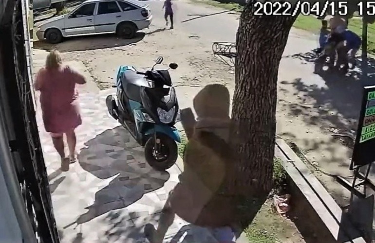 Una mujer de 56 a&ntilde;os que fue baleada pelea por su vida bajo un diagn&oacute;stico "desalentador"