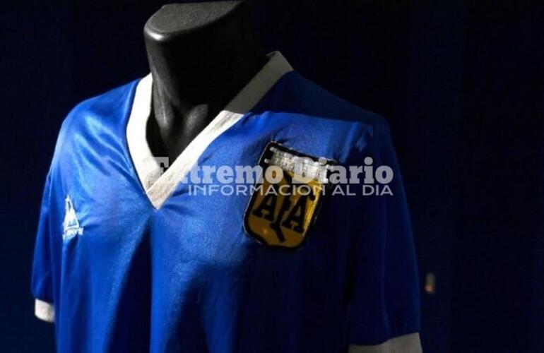Imagen de Ofrecieron 5,22 millones de d&oacute;lares por la camiseta de Maradona